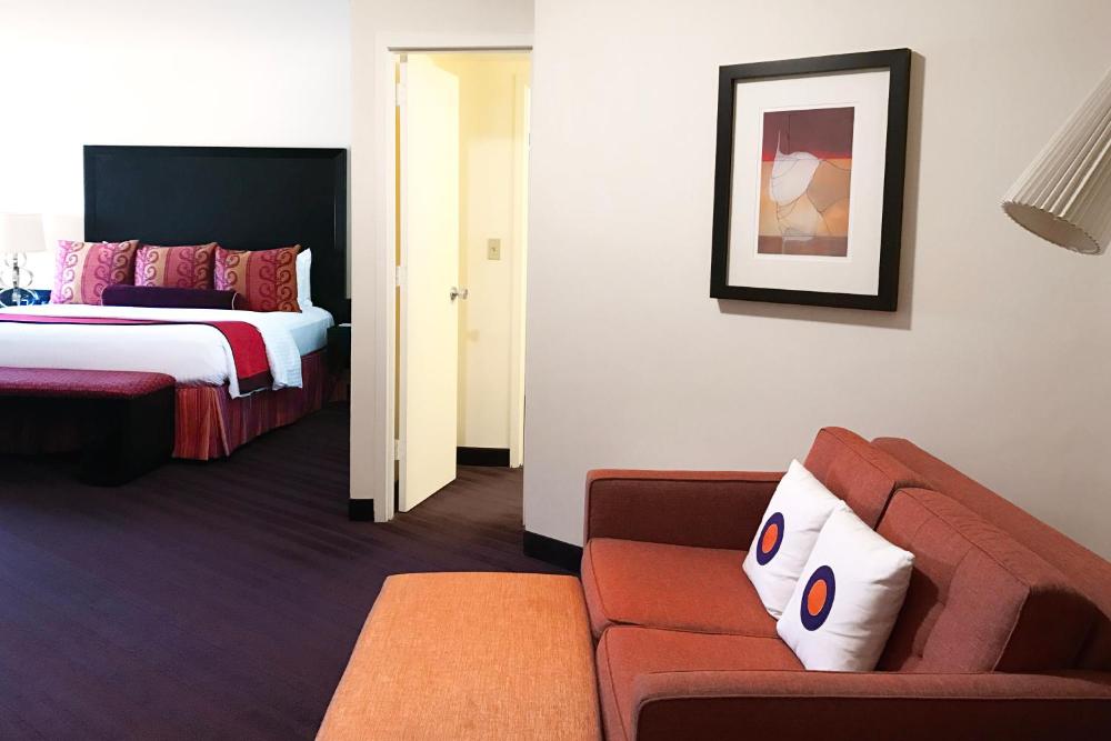 Deluxe King Room with Balcony interior