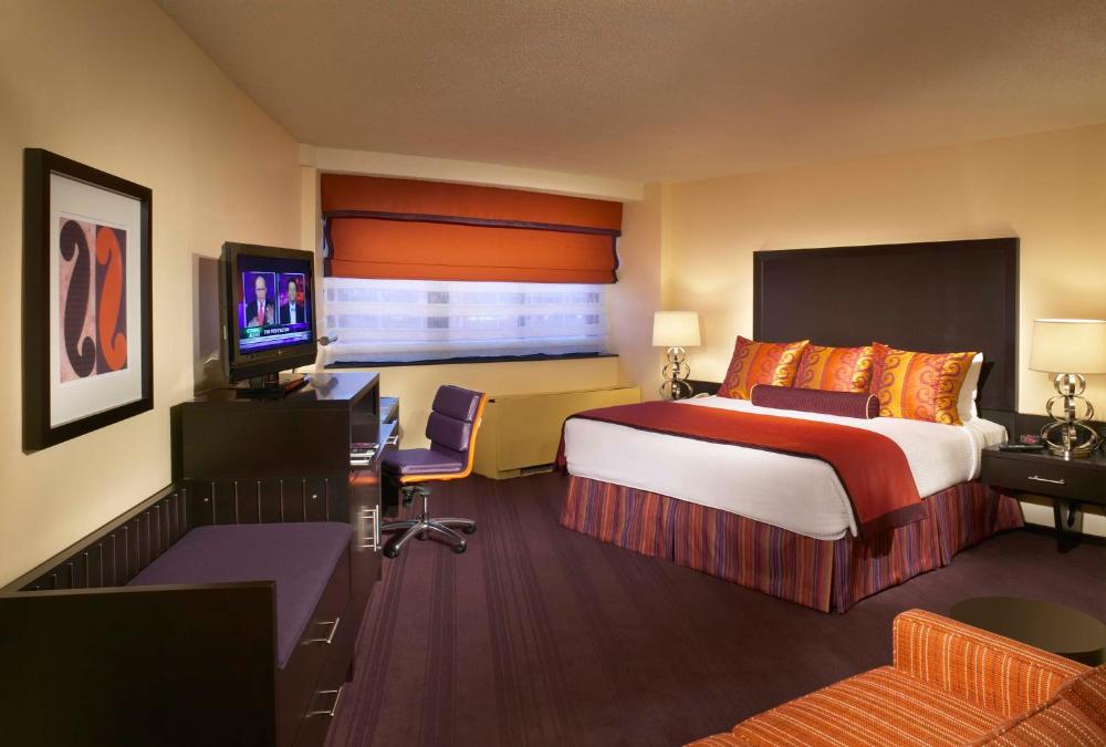 Deluxe King Room interior